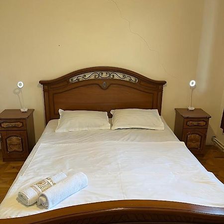 Guest House Saman Garni Extérieur photo