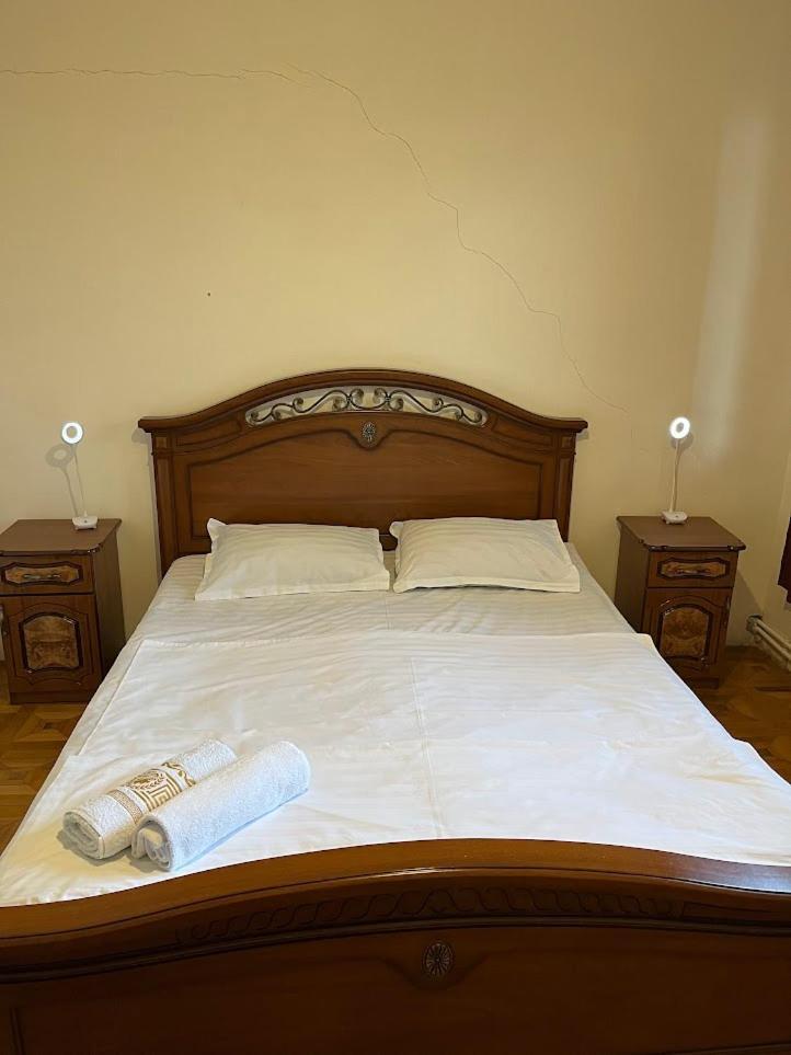 Guest House Saman Garni Extérieur photo